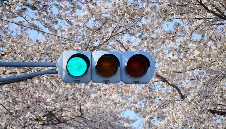 为什么日本的绿灯是「蓝色」？关于「青信号」的日本人色彩心理学